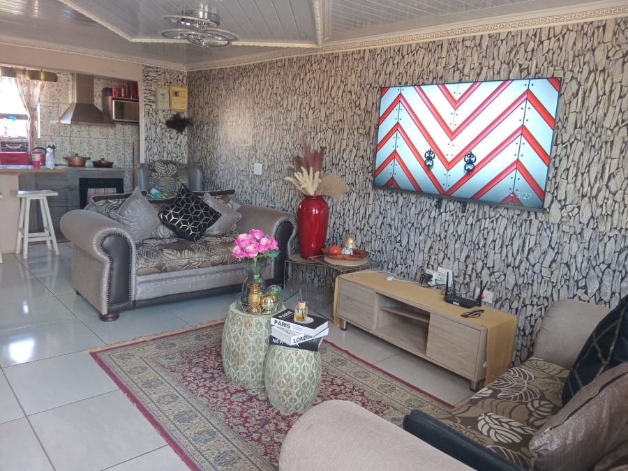 2 Bedroom Property for Sale in Kwa Nobuhle Eastern Cape